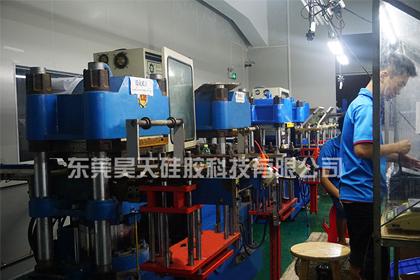 第二次合作，為客戶開發硅膠證件卡套