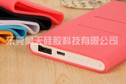 萬眾一心，移動電源硅膠套如期出貨