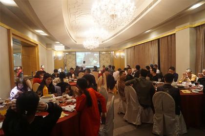 硅膠制品廠年終晚會(huì)與供應(yīng)商歡聚一堂